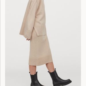 Knit H&M skirt new with tags Xs (small will fit)